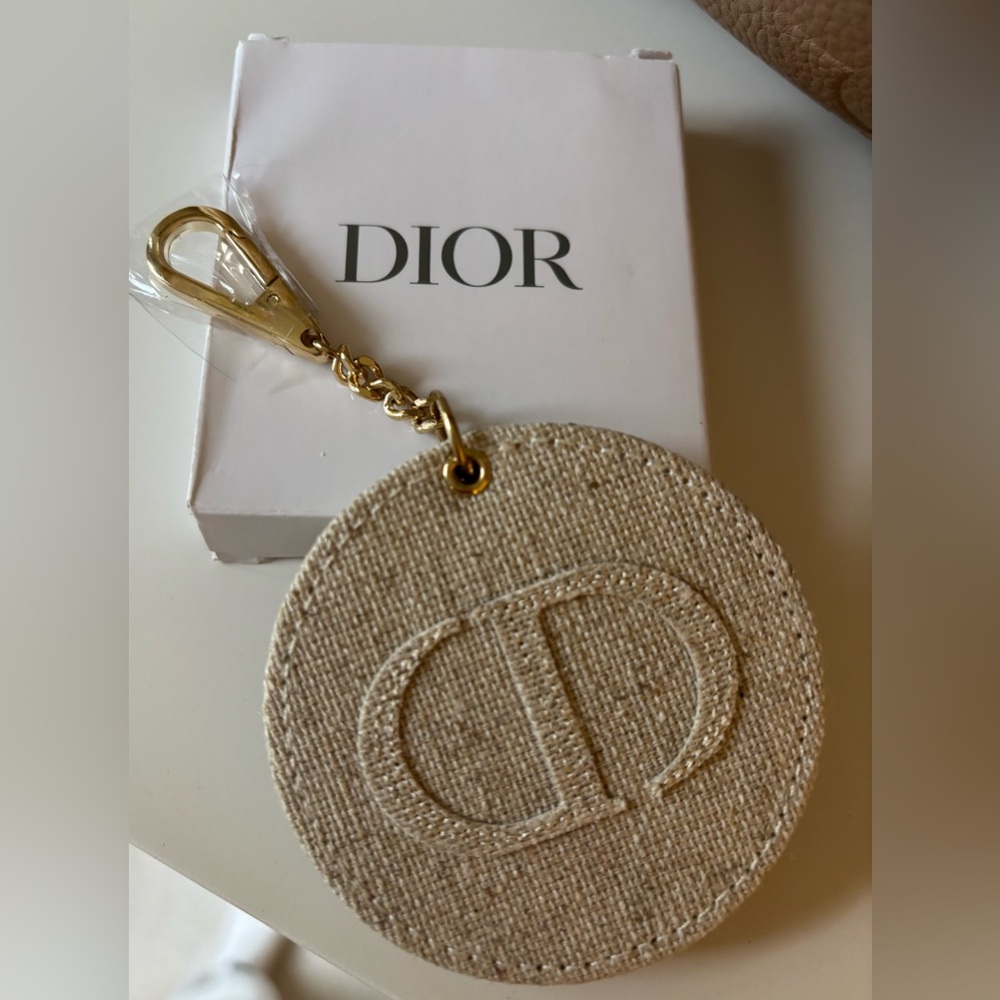 Linen NIB Mirror Purse or Keychain Gold tone hardware Beauty - Picture 3 of 6